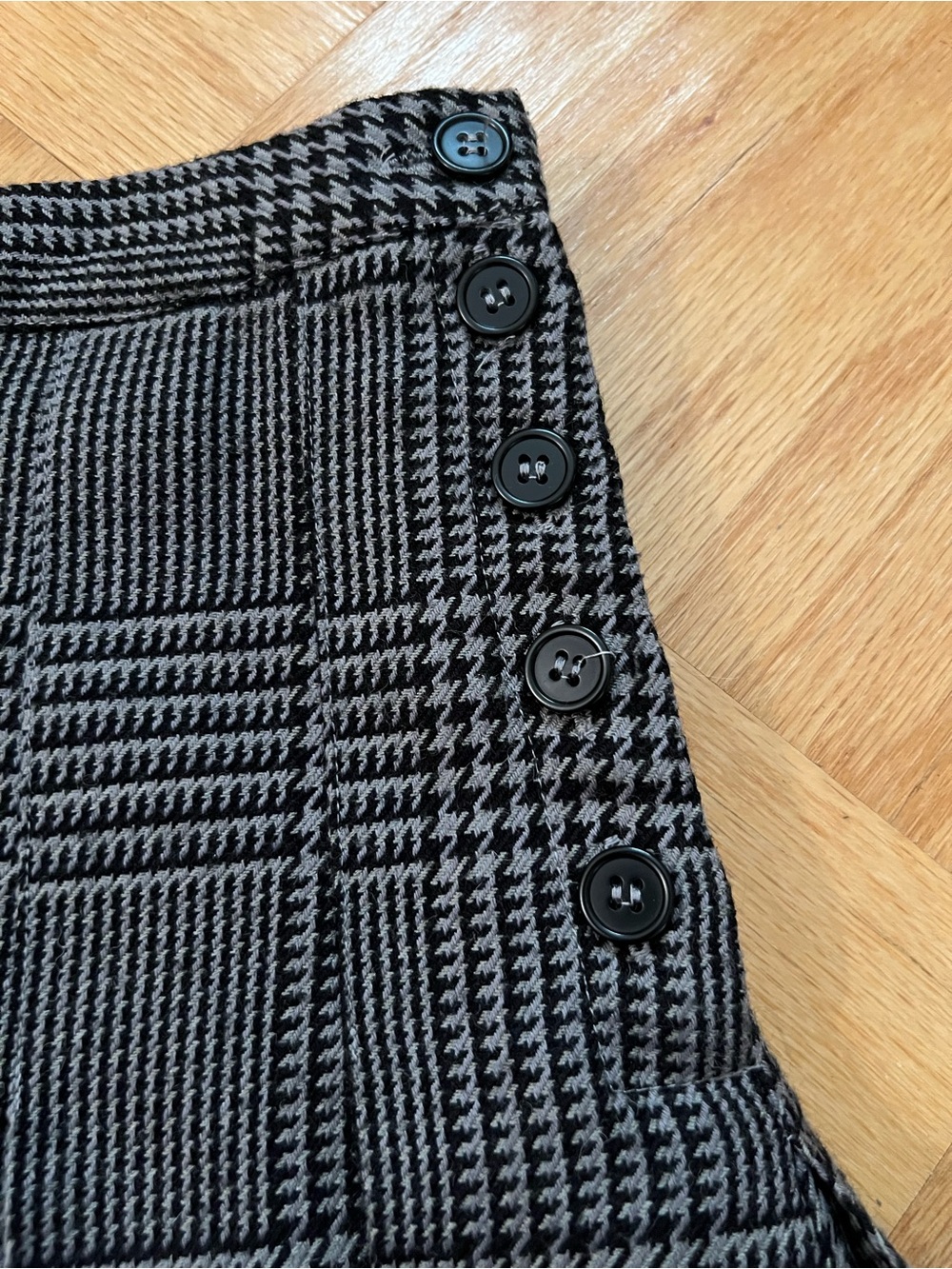 H&M Divided Black/Gray Houndstooth Pleated Miniskirt Size 8 - Picture 2 of 8